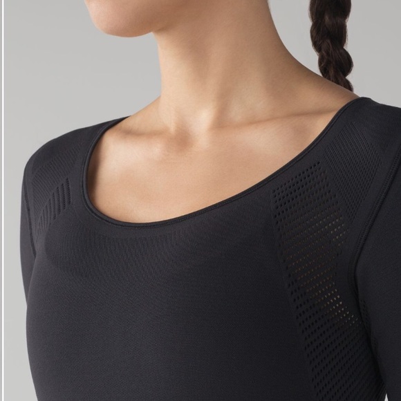 Lululemon Reveal RS Top No longer in stores - Picture 3 of 5